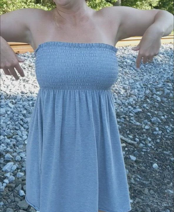 Sundress with no panties or bra means easy access ;) : video clip