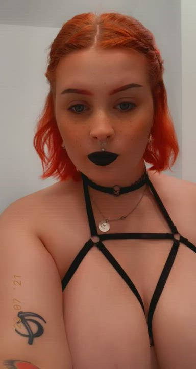 Big titty goth gf anyone? : video clip