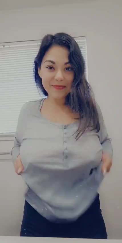 Good morning💋It's my birthday today!! How old do you think I am? : video clip
