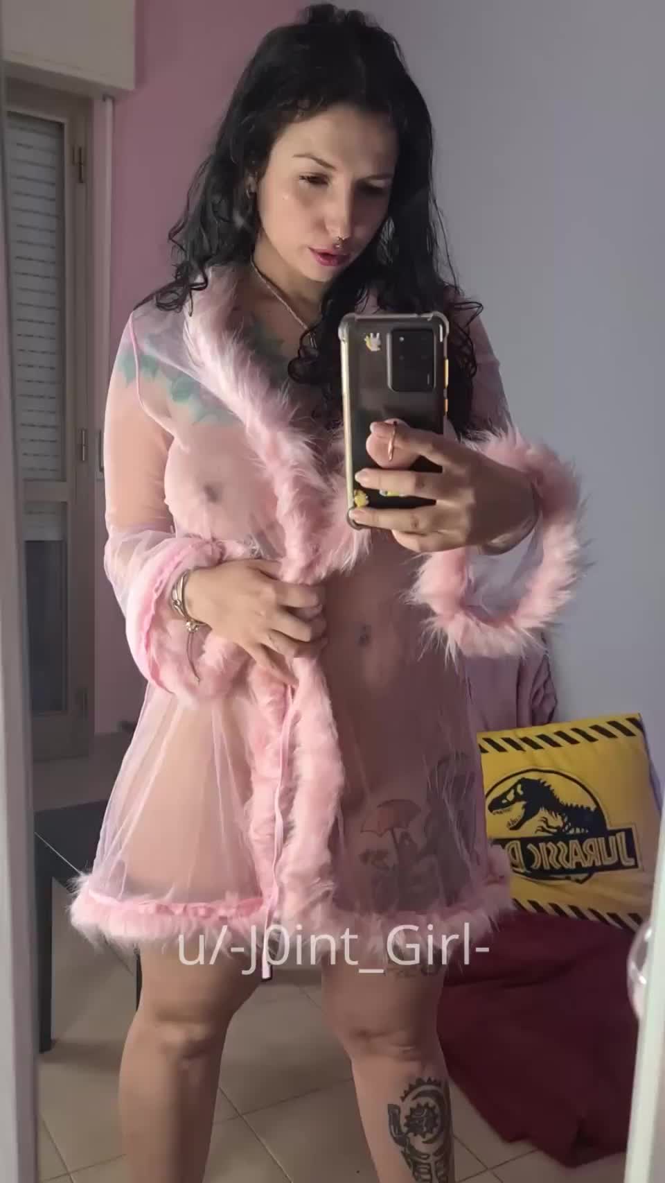 Who needs a curvy GF who walks around the house like this? (OC) : video clip