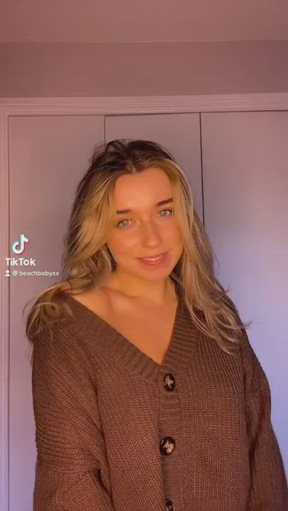 These are the Boobs You're Looking For : video clip