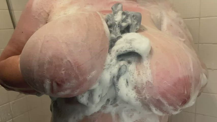 Help me wash my boobs : video clip
