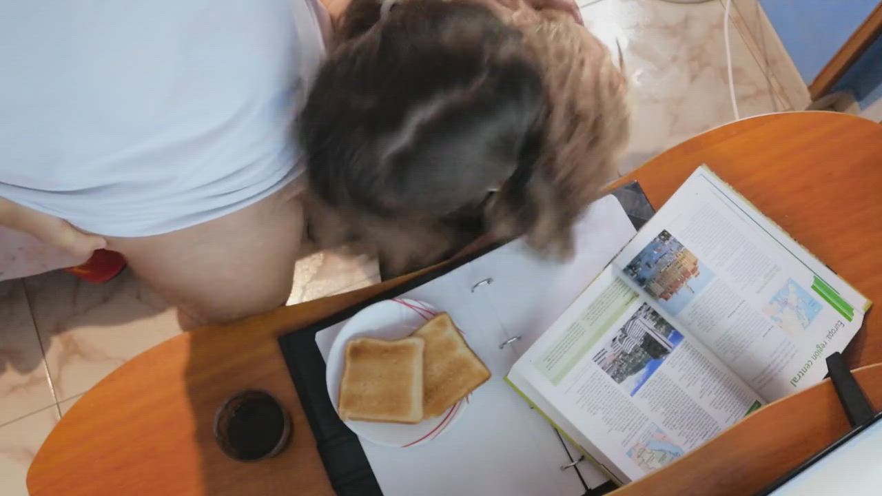Breakfast is served. : video clip