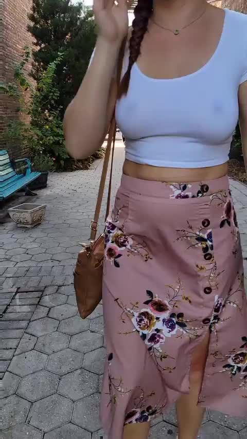 Feeling frisky tonight [gif] : video clip
