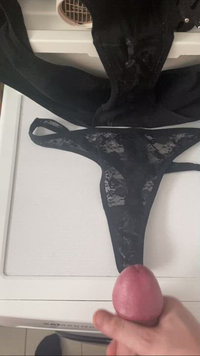 Cum on my mom and Sisters panties : video clip
