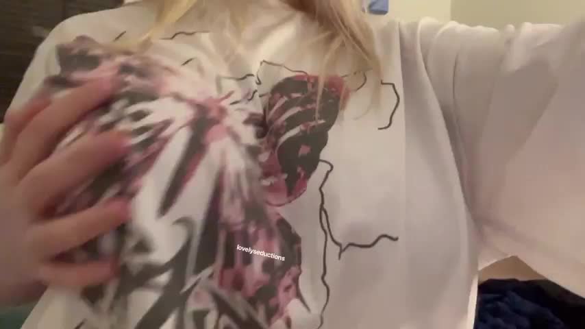 Big boobs are my brand, ok? Sue me : video clip