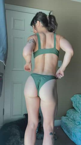 Doing a little bootie boogie for 365 days alcohol free 🙌🏻 : video clip
