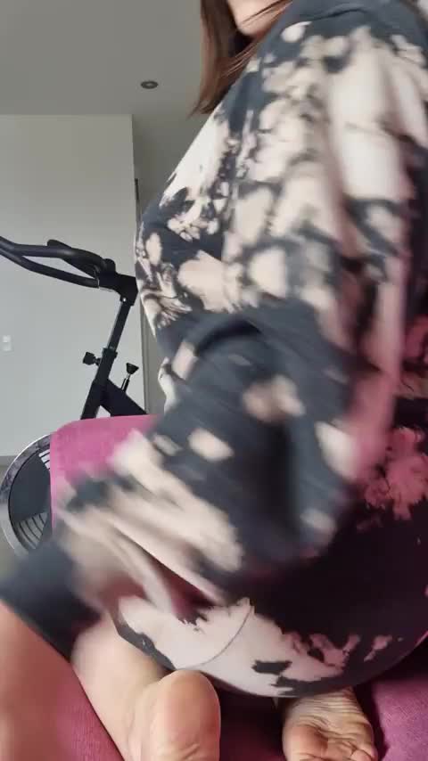 Can you fuck me on the couch : video clip