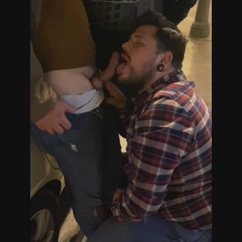 I love sucking anonymous guys on the street : video clip