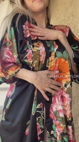 Guess the color of my bikini before I take off my kimono! 😜 : video clip