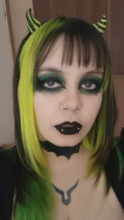 would you fuck a busty goth thats only 4'11? : video clip