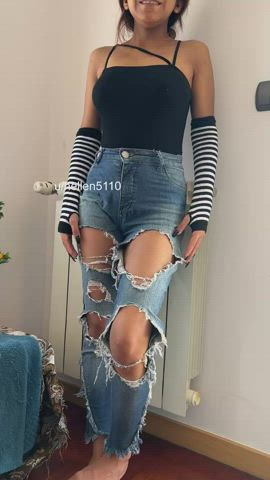 I wouldn't like to wear bra today : video clip