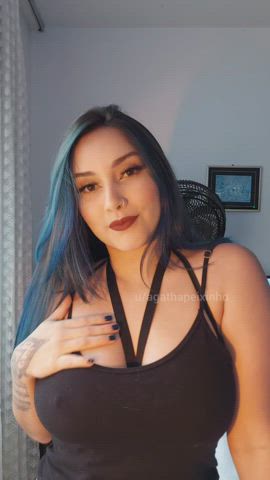 before you squirt your liquid in my pussy, i want you to play with my tits : video clip