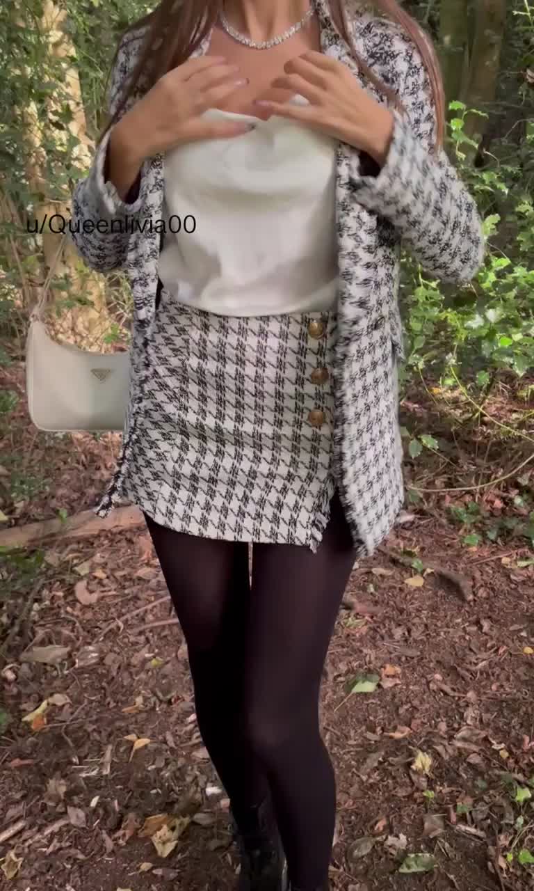 Wet in the middle of the nature : video clip