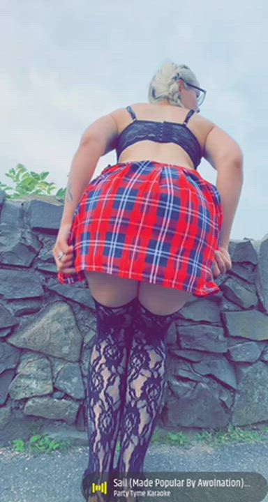 Any dad’s here willing to fuck my ass ? 😇🍑 : video clip