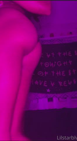 I might be petite but this ass isnt : video clip