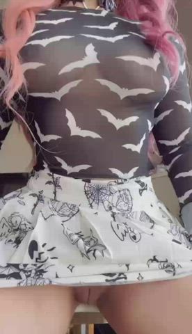 Stacked goth girls deserve to have their tits sucked on a regular basis : video clip
