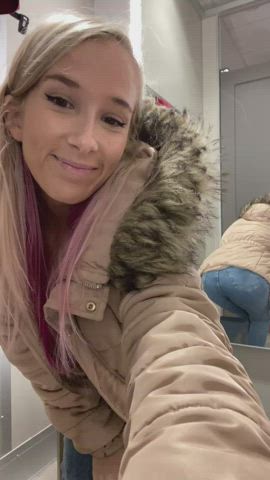 Riding a Dildo in a dressing room! 🛍️ [GIF] : video clip