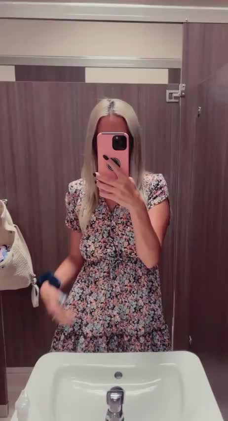 Moms in her Sunday best 😈 : video clip