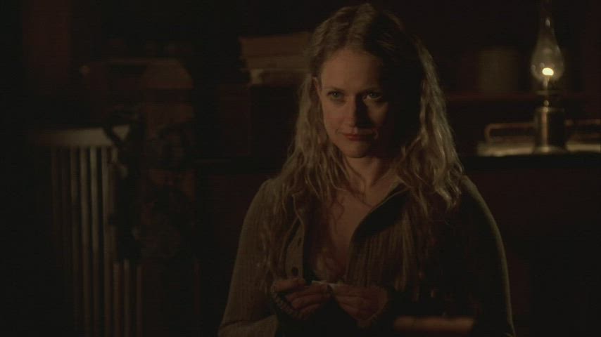 Assassination attempt by Paula Malcomson in Deadwood : video clip