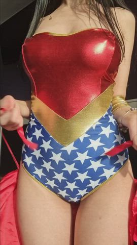 WonderWoman's big natural boobs[WonderWoman](AtomicBrunette18) : video clip