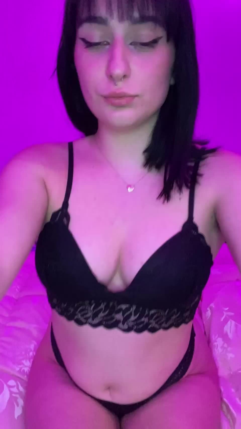 I love how posting on Reddit has helped me feel sexier than I ever have 😊 : video clip