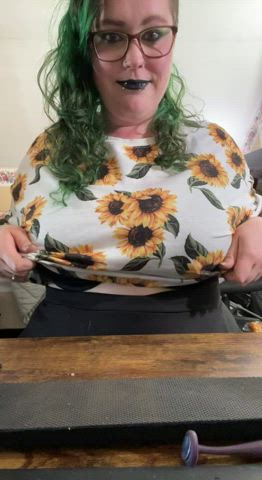Do you like Big Toddy Goth Girls? : video clip