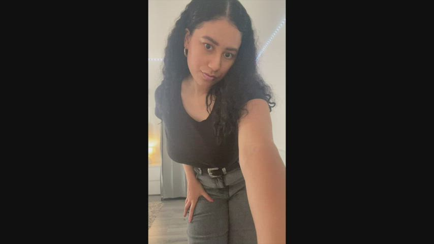 They never know what I‘m hiding in my room : video clip