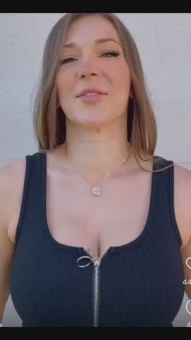 Hands-free unzipping in reverse and slow-mo : video clip