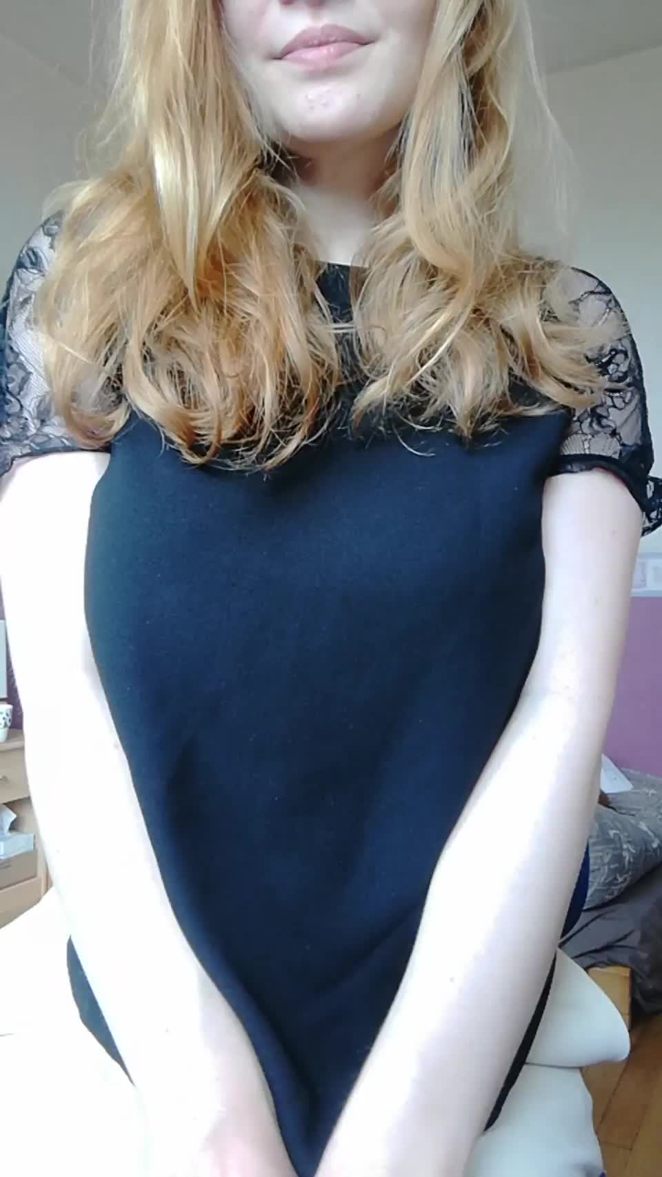 They say black is slimming and I couldn't agree more : video clip