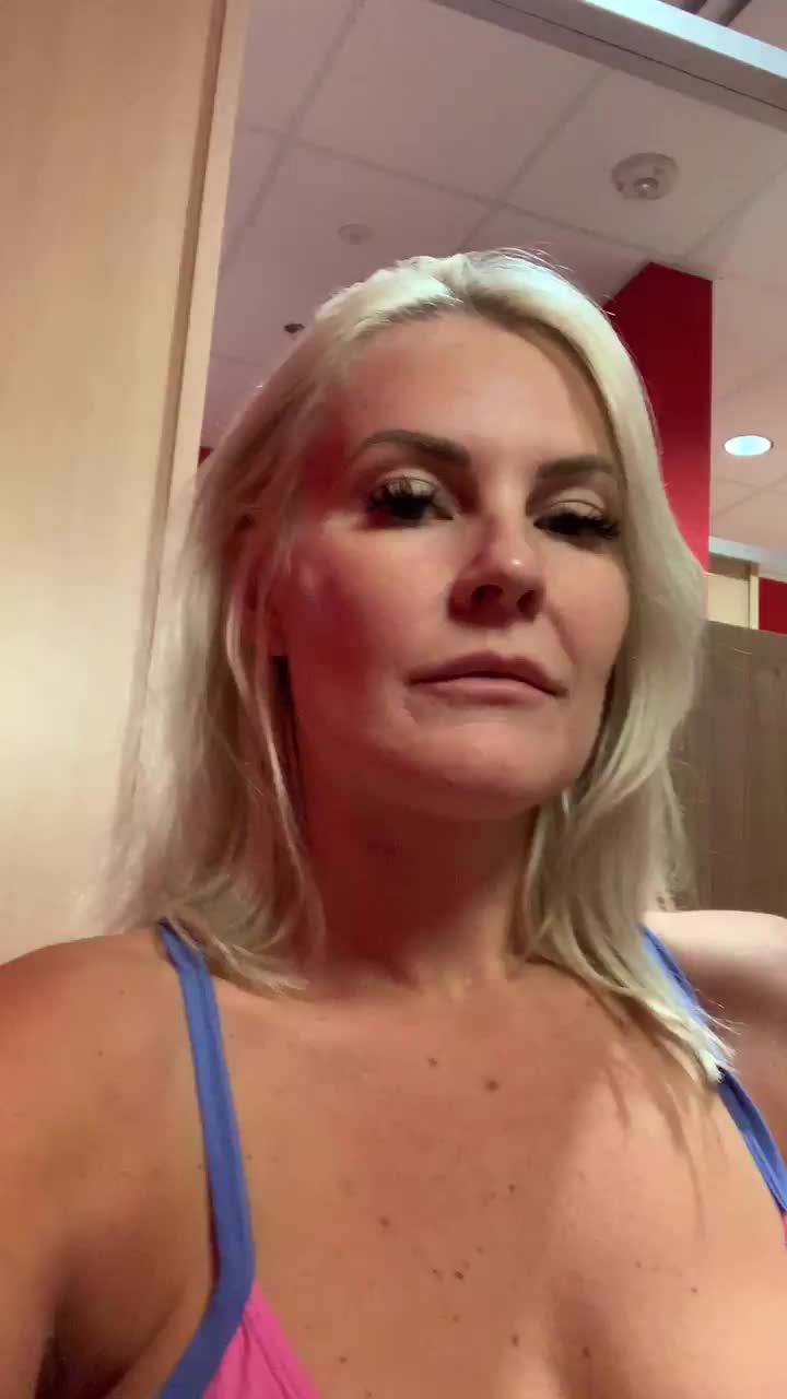 Could we be shopping buddies? : video clip
