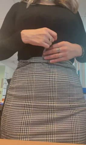 Im a busy, horny secretary : video clip
