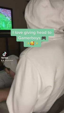 Can I suck your dick while gaming? : video clip