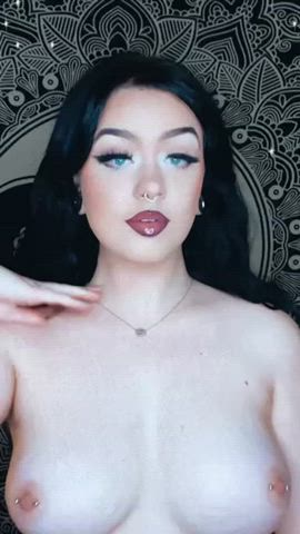 Slim thick is where it’s at : video clip
