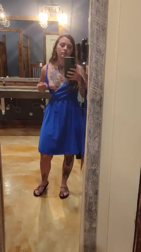 Waiting for someone to walk in [GIF] : video clip