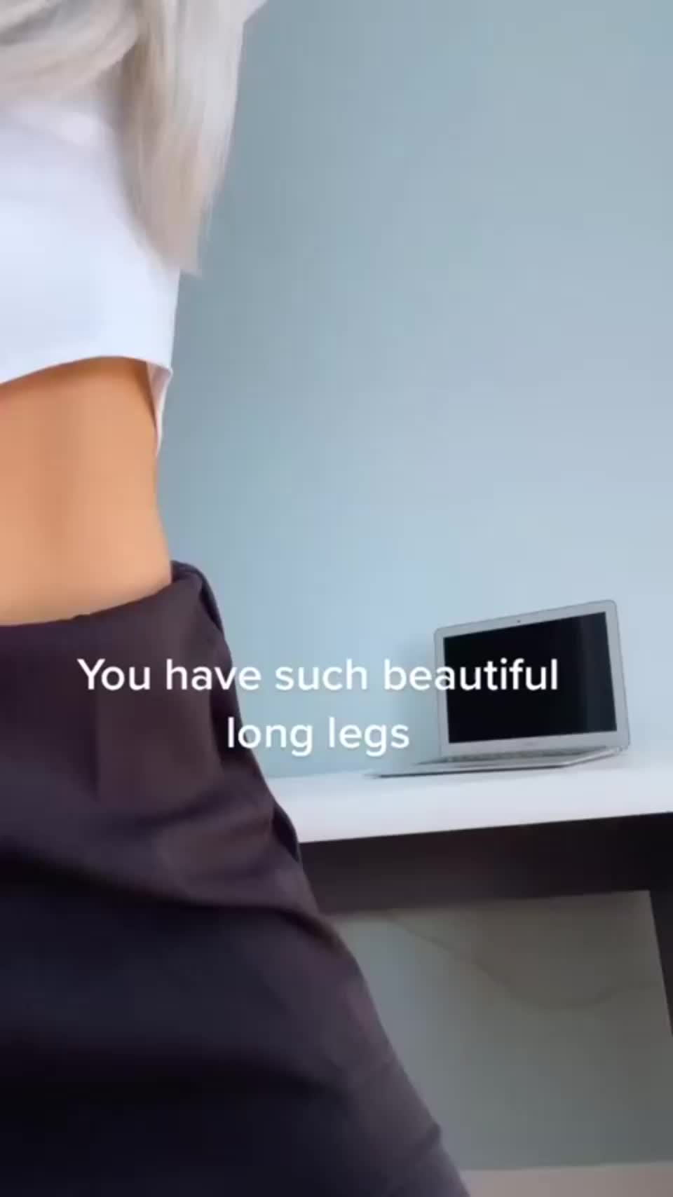 daddy, here is just a 2002 office girl trying to give you a boner : video clip
