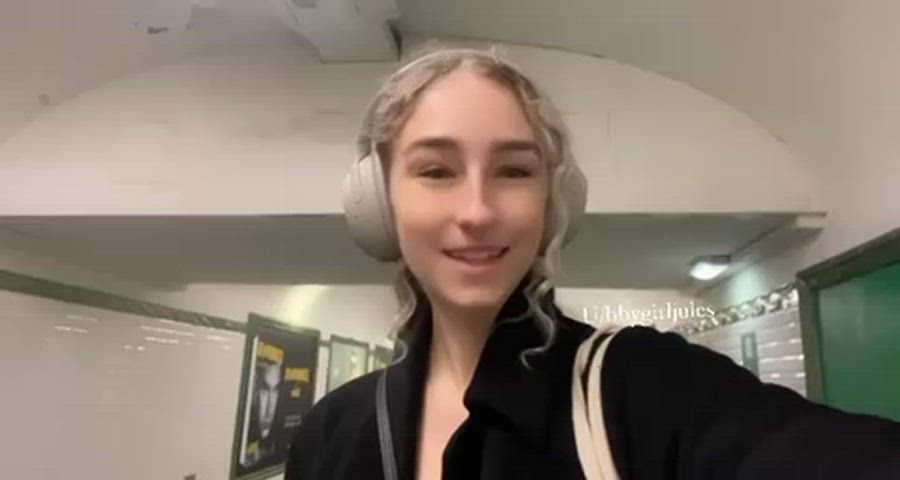 I hope no one saw me walking to the metro [GIF] : video clip