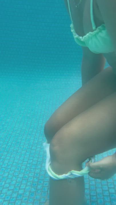 As long as I strip underwater the other guests won’t see, right? 😉 [gif] : video clip