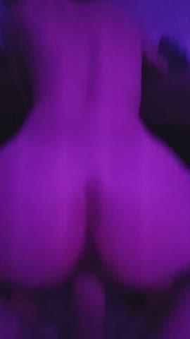 Amateur bouncing on cock like a pro : video clip