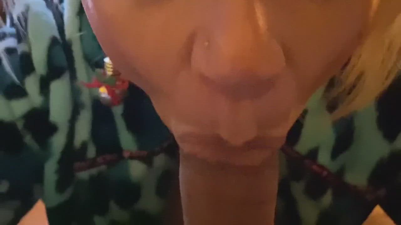 Rochelle sucking cock fresh out of the shower : video clip