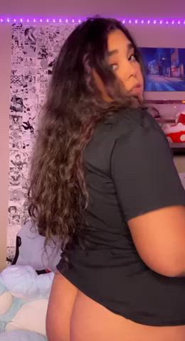 Anyone here like to eat young Latina pussy? : video clip