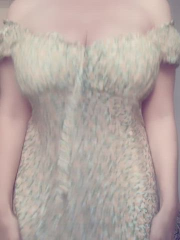 Let me bounce my tits whilst I ride you : video clip