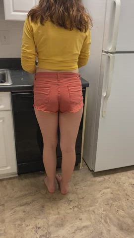 I just go right back to making his sandwich : video clip