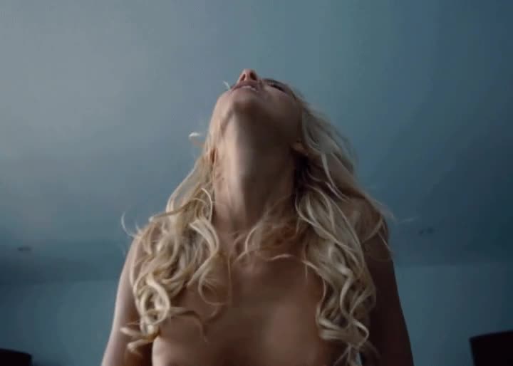 Sabina Gadecki in Entourage (2015) : video clip