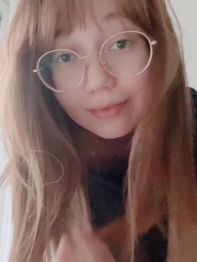 woke up feeling extra small and submissive today : video clip
