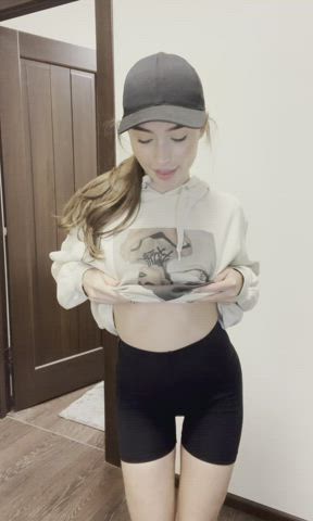I wanna blow you up with my bouncing boobs : video clip