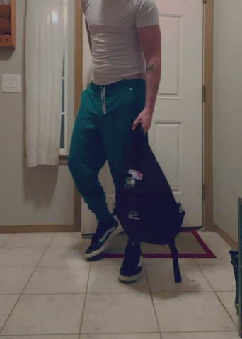 The only appropriate way to greet my man after a long day : video clip