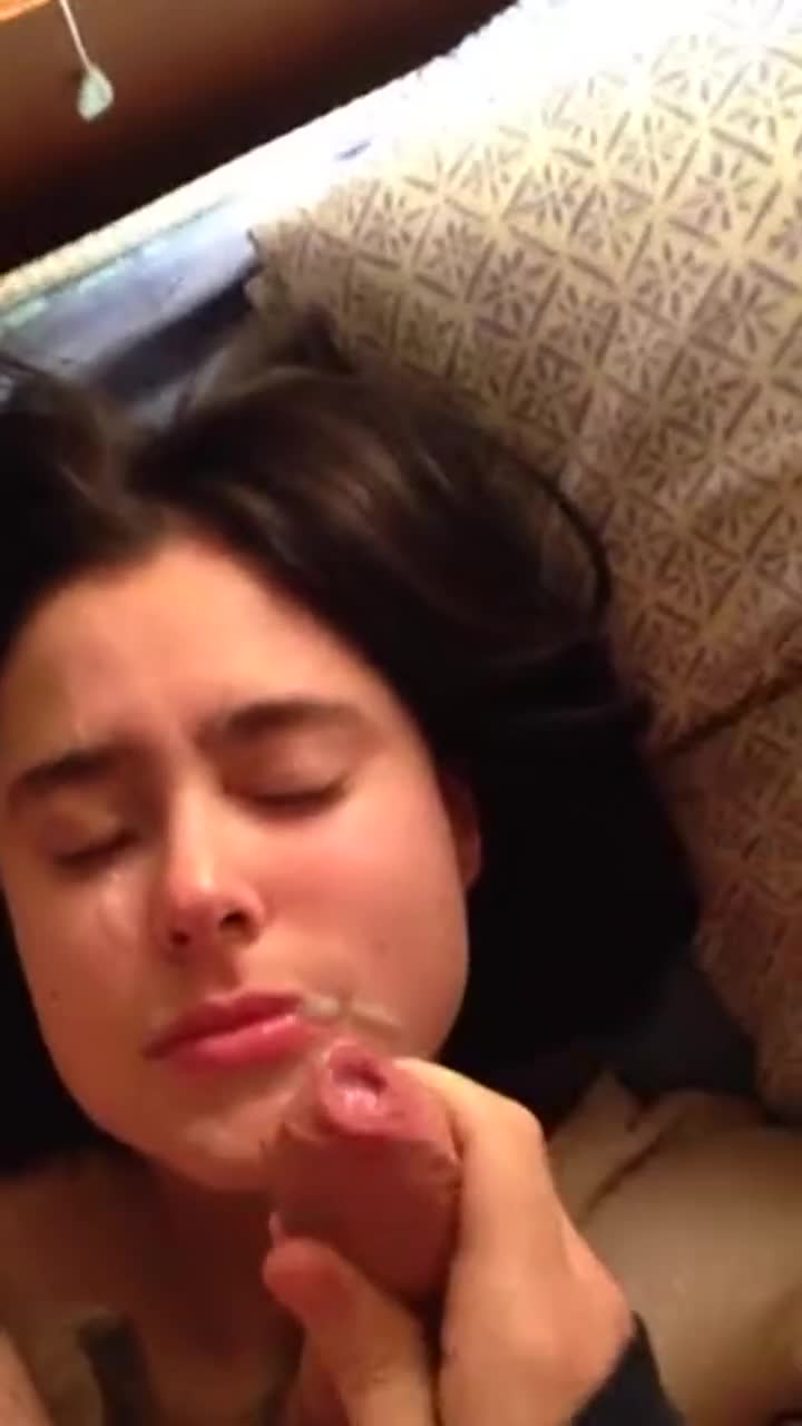Cumshot Facial For Cute Little Sister : video clip