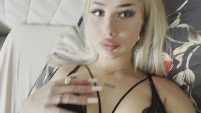 Kiss my face or my tits first? : video clip