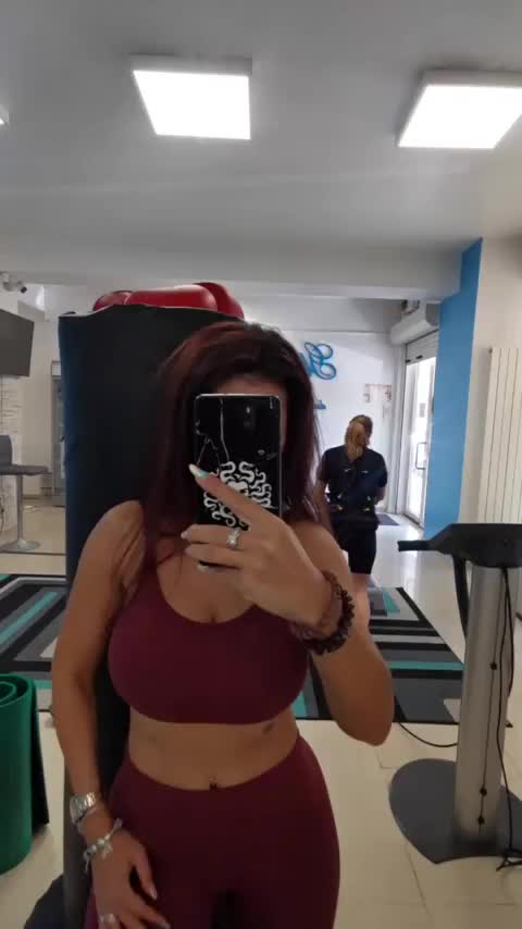 Sneaky at work [gif] : video clip